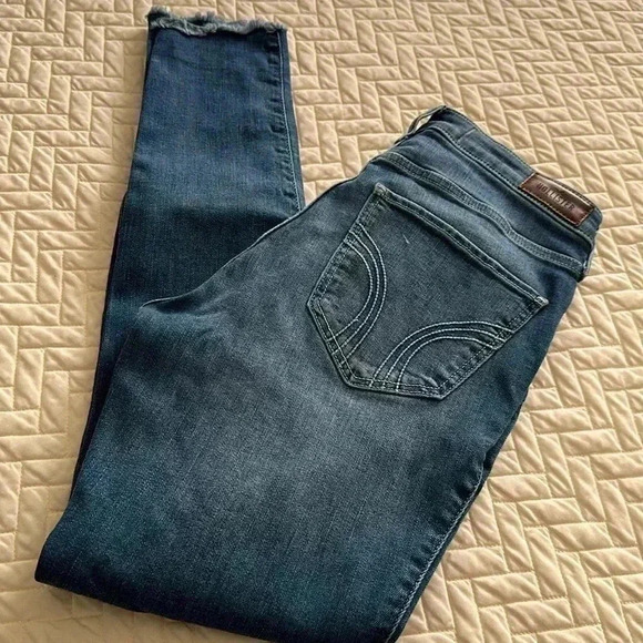 Hollister - Picture 3 of 3